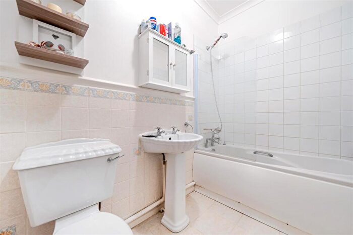 1 Bedroom Flat For Sale In Mill Lane, Wareham, BH20 - Photo 9