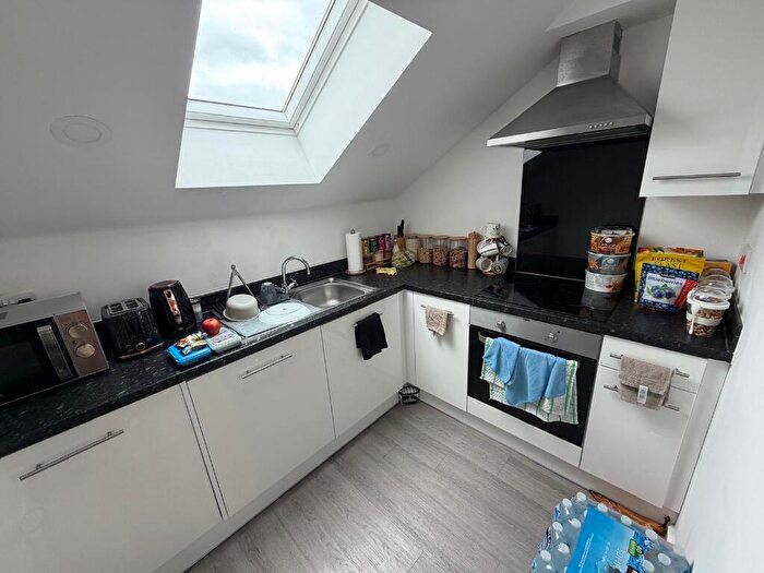 1 Bedroom Apartment For Sale In Viaduct Road, Leeds, West Yorkshire, LS4