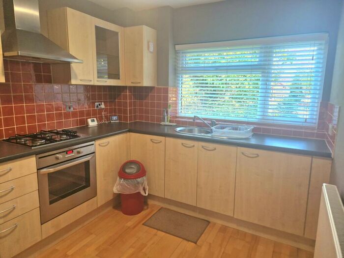 2 Bedroom Apartment To Rent In Silverwood Close, BR3