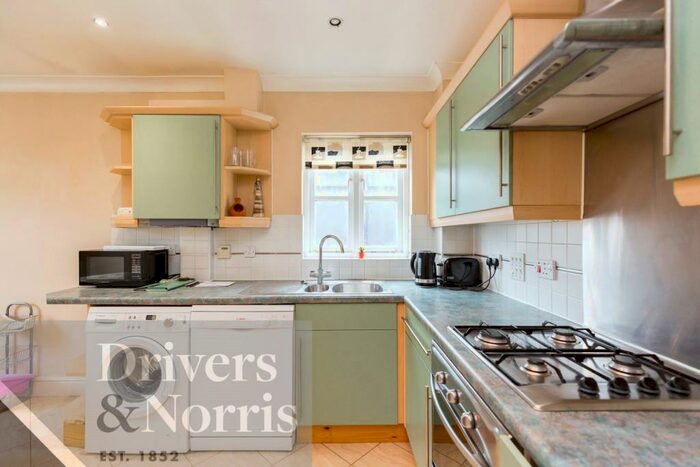 3 Bedroom Apartment To Rent In Litchfield House, Wedmore Street, Islington, London, N19