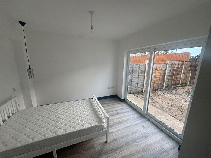 1 Bedroom Studio To Rent In Woodmansterne Road, London, SW16