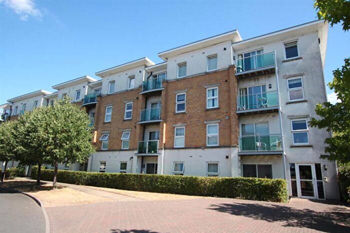 2 Bedroom Apartment For Sale In Highbury Drive, Leatherhead, KT22