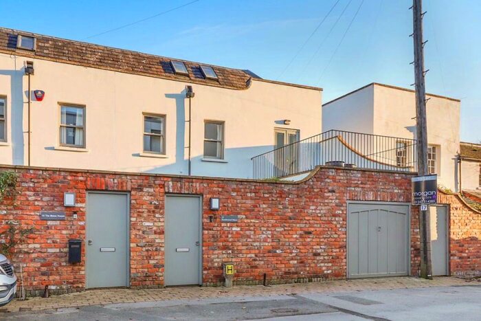 3 Bedroom House To Rent In Montpellier, GL50