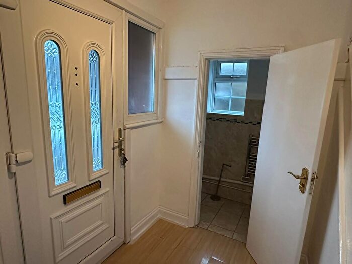5 Bedroom Semi-Detached House To Rent In Stoke Poges Lane, Slough, Berkshire, SL1