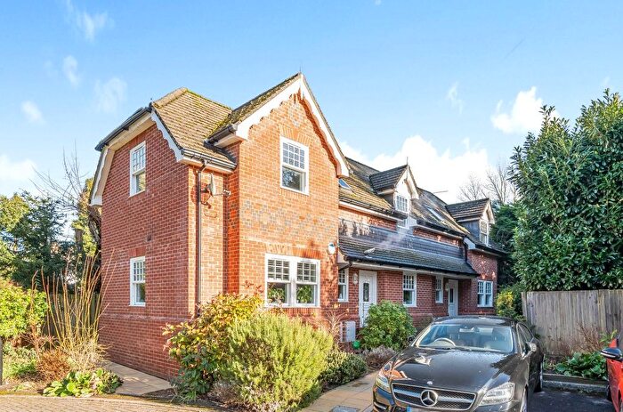 2 Bedroom Maisonette To Rent In Newitt Place, Southampton, Hampshire, SO16