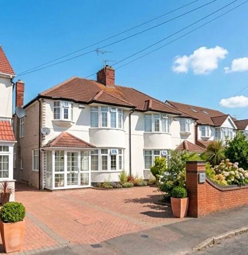 4 Bedroom Semi-Detached House For Sale In Shelley Crescent, Hounslow, TW5