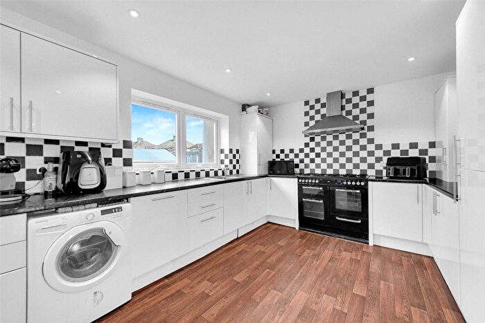 5 Bedroom Semi Detached House For Sale In Eversley Avenue, Bexleyheath, DA7