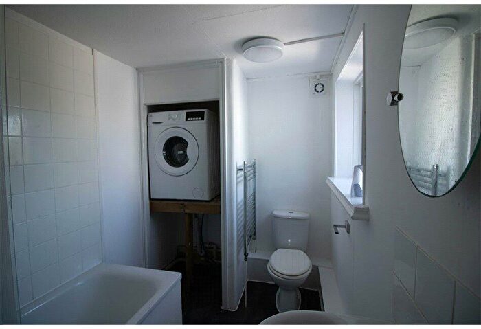 2 Bedroom Apartment To Rent In High Street, Banstead, Surrey, SM7
