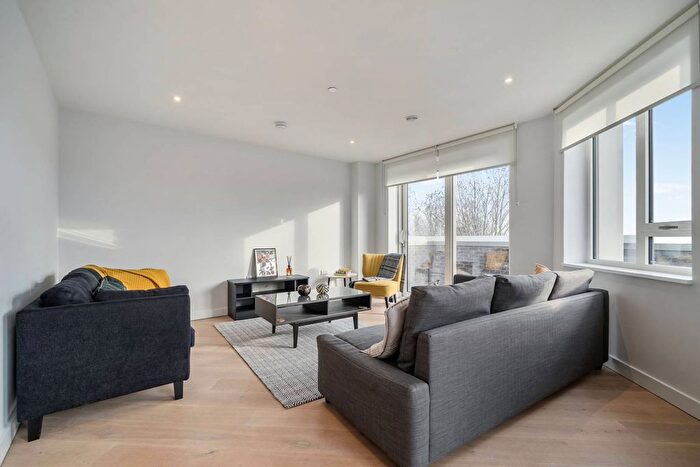 1 Bedroom Flat For Sale In Tarling House, Elephant And Castle, London, SE17