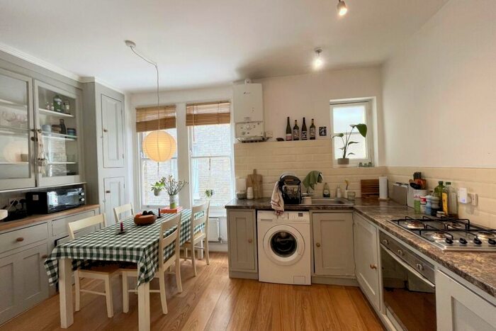 2 Bedroom Apartment To Rent In Peckham Road, Camberwell, London, SE5