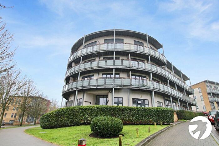 2 Bedroom Flat To Rent In Skylark Avenue, Greenhithe, Kent, DA9