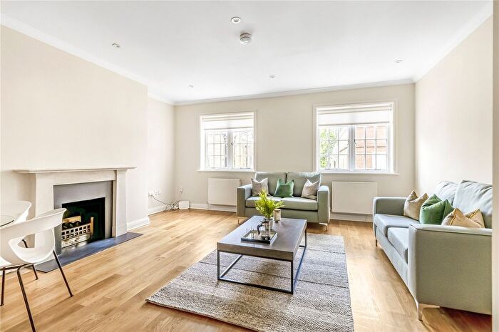2 Bedroom Flat To Rent In Devonshire Close, Marylebone, London, W1G