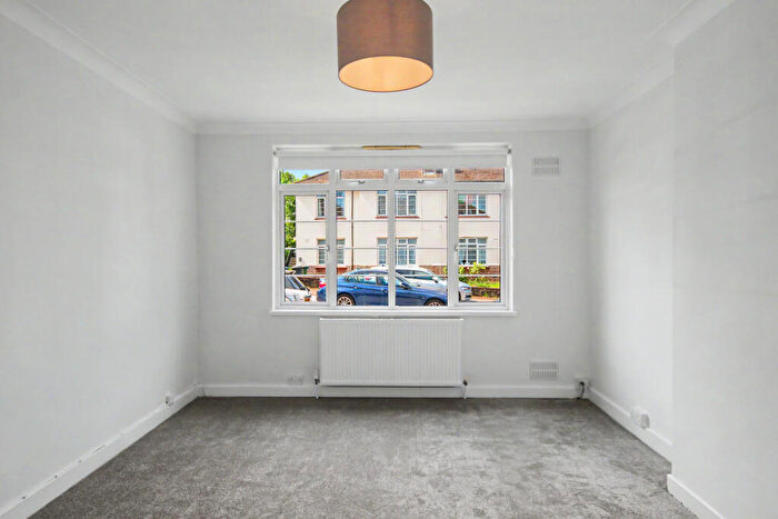 2 Bedroom Flat To Rent In Nether Close, (), Finchley, N3