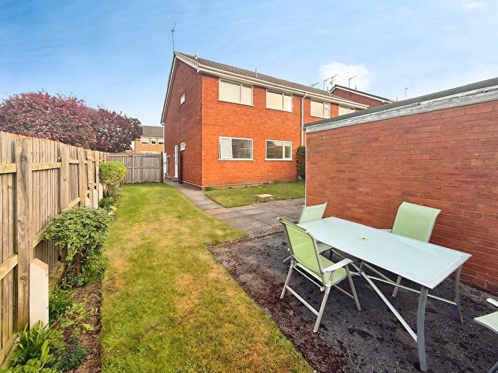 1 Bedroom Flat To Rent In Rokewood Close, Kingswinford, DY6