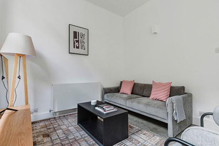 2 Bedroom Flat To Rent In Clerkenwell, London, EC1V
