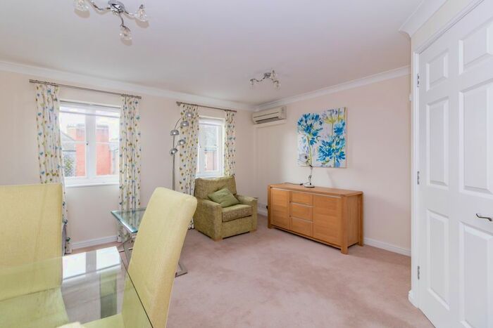 2 Bedroom Flat To Rent In St Thomas Street, Oxford, OX1