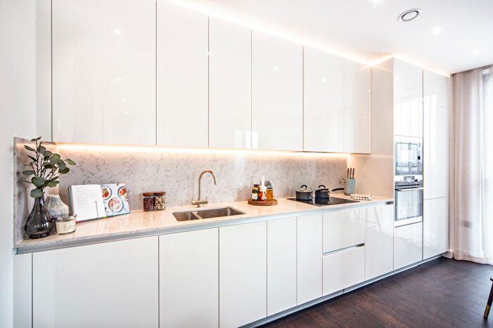 2 Bedroom Flat To Rent In Charles Clowes Walk, London, SW11