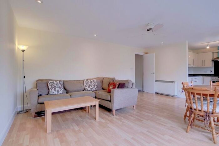 2 Bedroom Flat To Rent In Kempton Court, E1