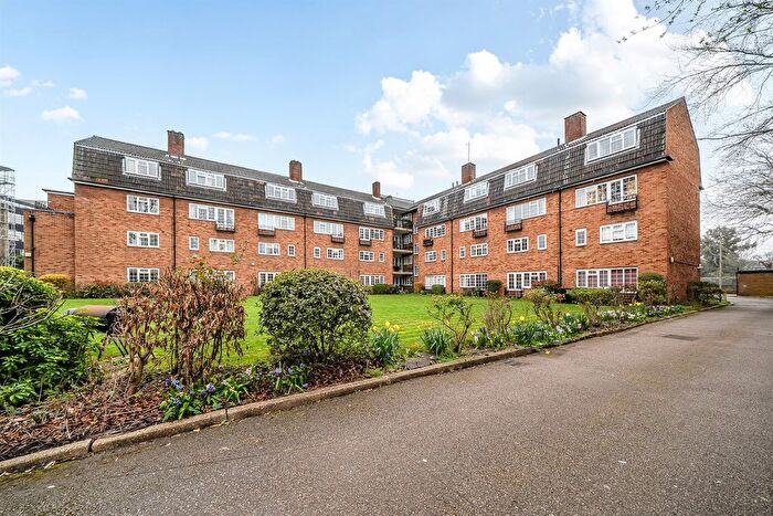 2 Bedroom Maisonette For Sale In College Court, London, W5