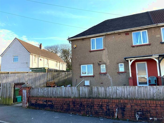 3 Bedroom Semi-Detached House To Rent In Llwynderi, Aberdare, CF44