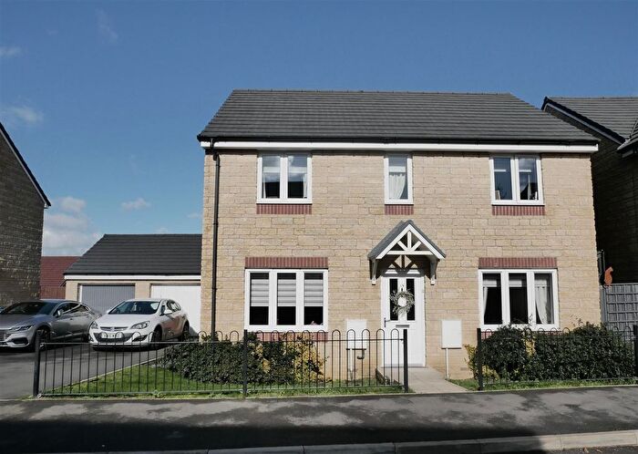 4 Bedroom Detached House For Sale In Davy Drive, Calne, SN11