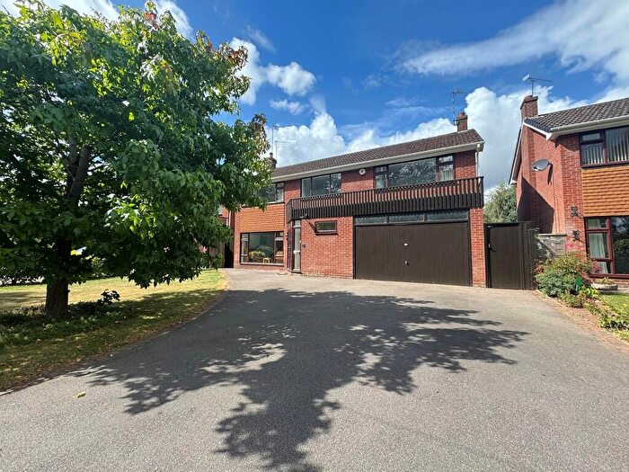 5 Bedroom Detached House For Sale In Suncliffe Drive, Kenilworth, CV8
