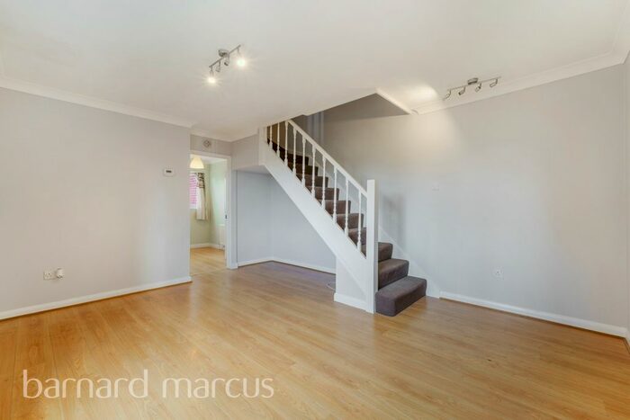 2 Bedroom Property To Rent In Grasmere Close, Feltham, TW14