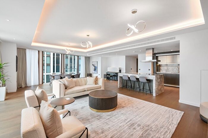 3 Bedroom Flat To Rent In Carnation Way, London, SW8