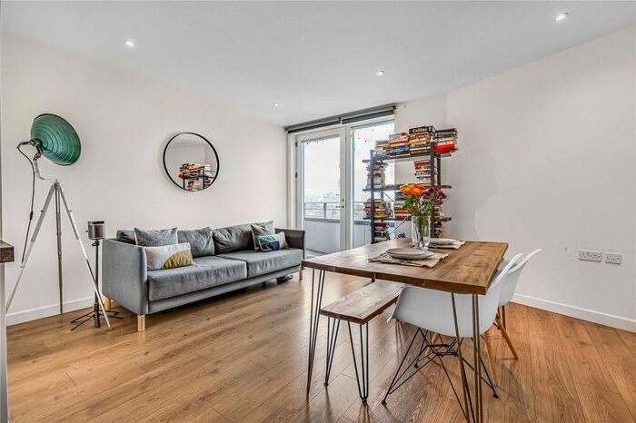 1 Bedroom Flat To Rent In St James's Crescent, London, SW9