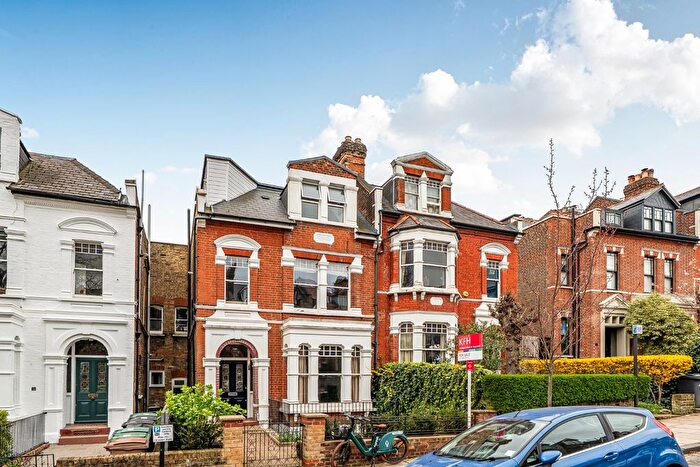 2 Bedroom Flat For Sale In Albany Road, Stroud Green, London, N4