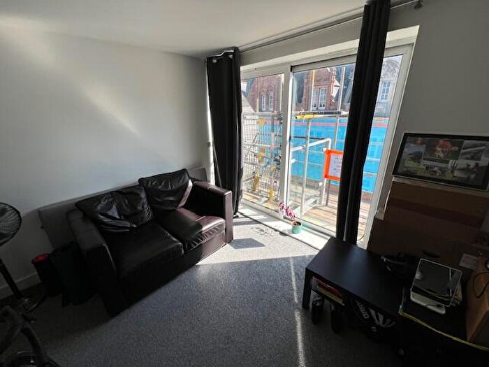 1 Bedroom Apartment To Rent In Kimber House, Southampton, SO14