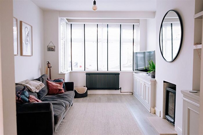 3 Bedroom Semi Detached House For Sale In Blacklands Drive, Hastings, TN34