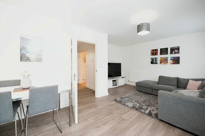 3 Bedroom End Of Terrace House For Sale In Armada Lane, Rainham, RM13