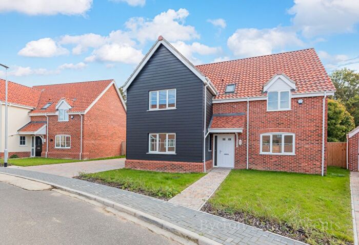 4 Bedroom Detached House For Sale In Pheasant Drive, Blundeston, Lowestoft, NR32