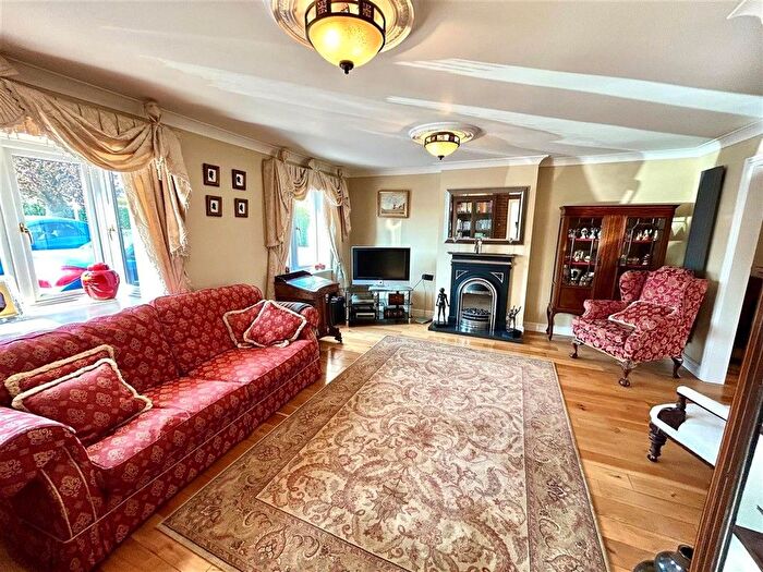 4 Bedroom Detached House For Sale In Lower Hartlip Road, Hartlip, Sittingbourne, Kent, ME9