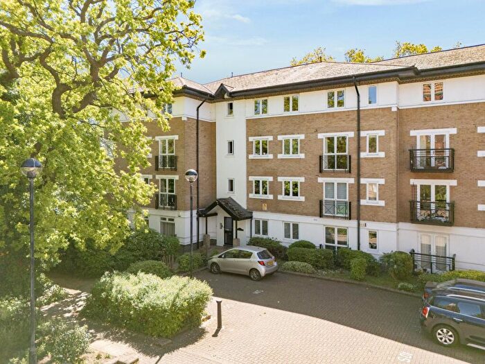 2 Bedroom Apartment For Sale In Byron Court, Makepeace Road, Wanstead, E11