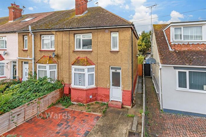 3 Bedroom End Of Terrace House For Sale In Cecil Avenue, Sheerness, Kent, ME12