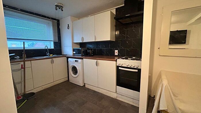 4 Bedroom Apartment For Sale In High Road, New Southgate, London, N11