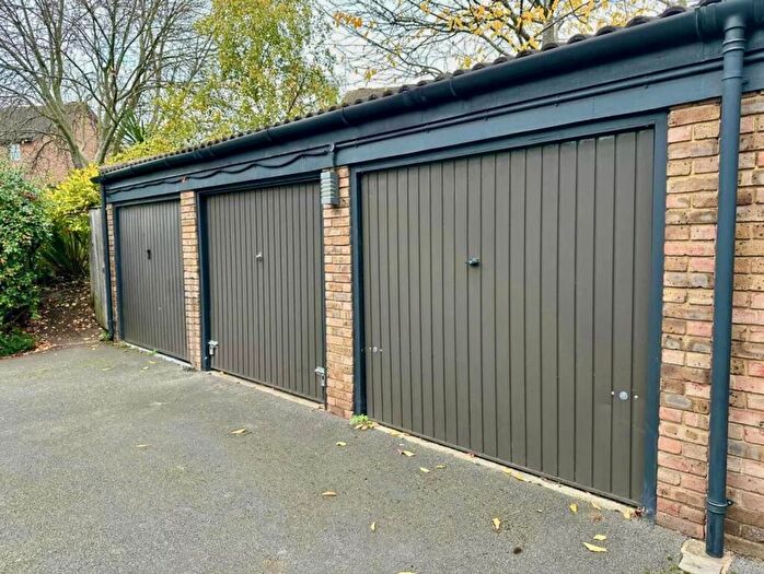 Garage / Parking To Rent In Battersea Church Road, London, SW11