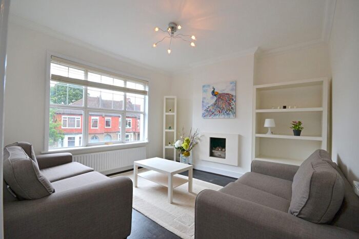 2 Bedroom Flat To Rent In Radbourne Road, Balham, SW12