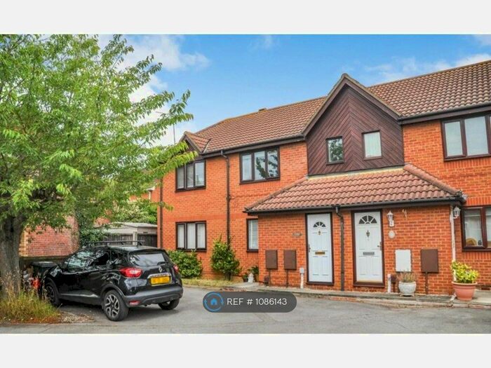 2 Bedroom Maisonette To Rent In Wilshire Avenue, Chelmsford, CM2