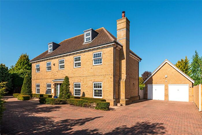6 Bedroom Detached House For Sale In Gardeners Lane, Henlow, Bedfordshire, SG16