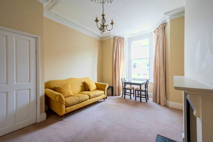 1 Bedroom Flat To Rent In Haldon Road, West Hill, London, SW18