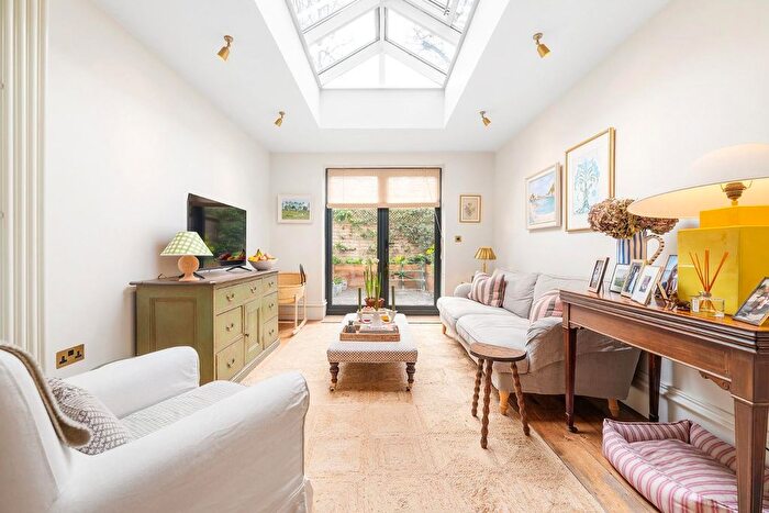 2 Bedroom Flat For Sale In Maplestead Road, SW2