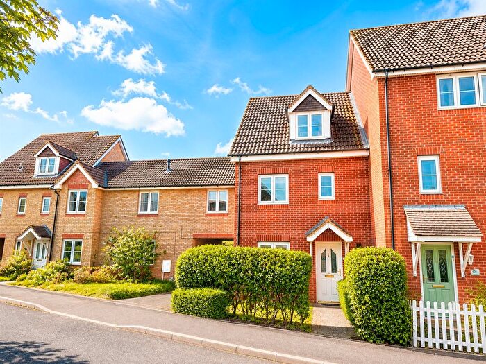 3 Bedroom End Of Terrace House For Sale In Percival Close, Lee-On-The-Solent, PO13