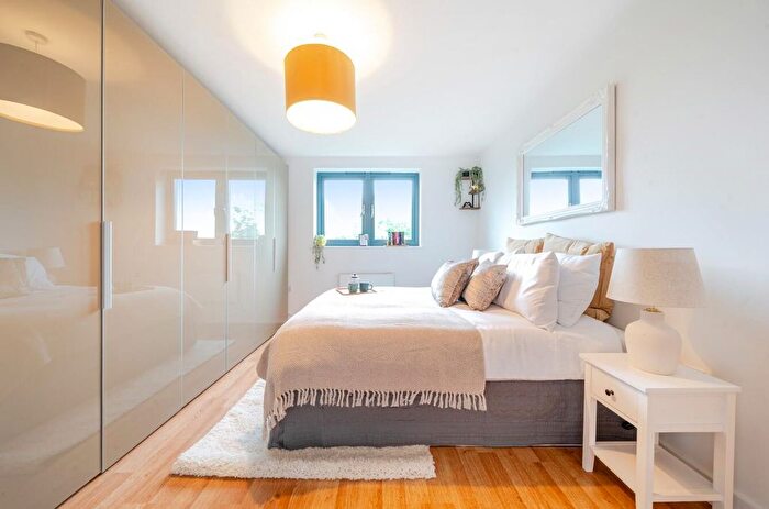 2 Bedroom Flat For Sale In Chapter Way, Colliers Wood, SW19