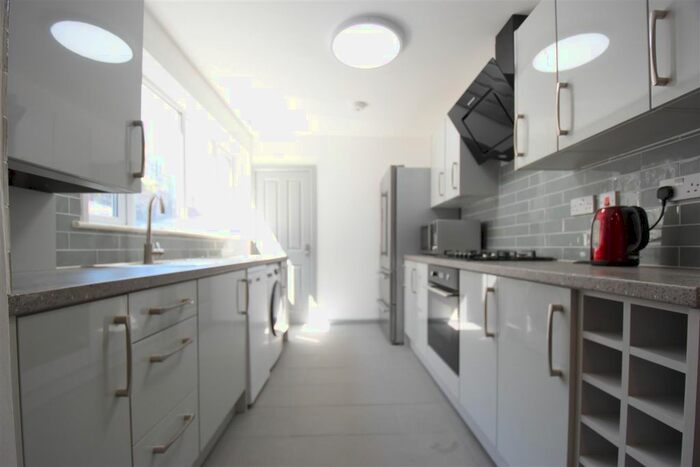 5 Bedroom End Of Terrace House To Rent In Derry Avenue, Plymouth PL4