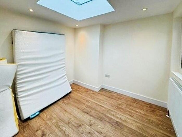 6 Bedroom End Of Terrace House To Rent In Thomson Road, Harrow, HA3