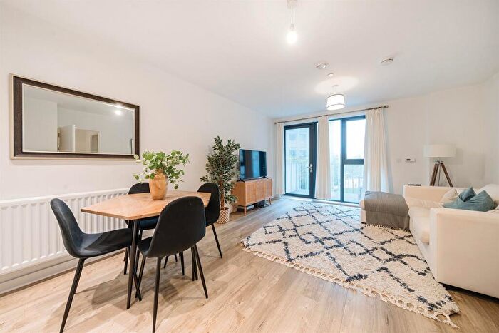 1 Bedroom Flat For Sale In Lakeside Drive, London, NW10