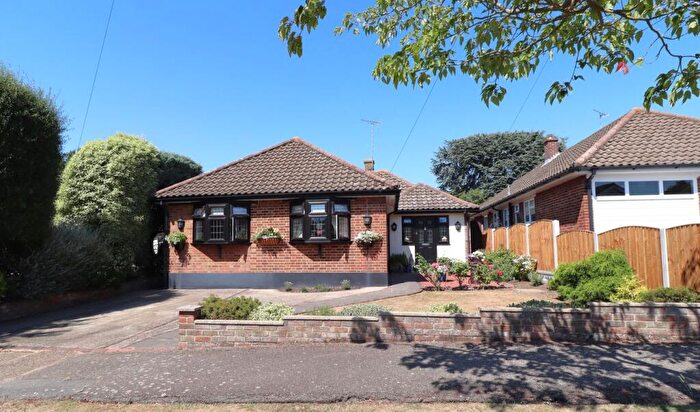 3 Bedroom Bungalow For Sale In Kingswood Crescent, Rayleigh, SS6